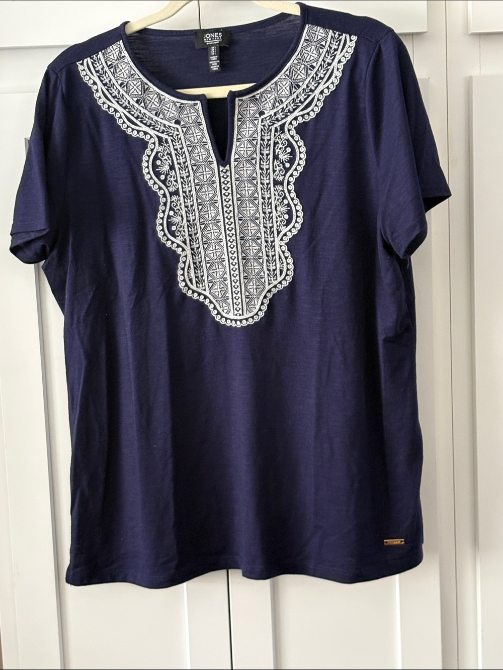 Jones New York Navy Short-Sleeve Top with White Embroidered Bib